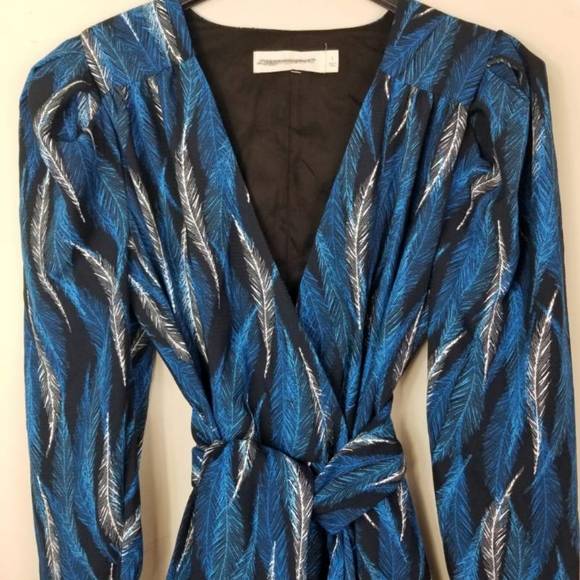 HAPPYxNATURE Alpha Feather-Print Crepe Wrap - Picture 5 of 12